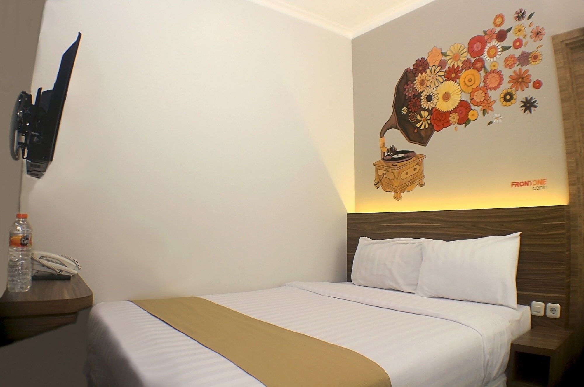 Front One Cabin Malioboro Jogja 日惹 外观 照片