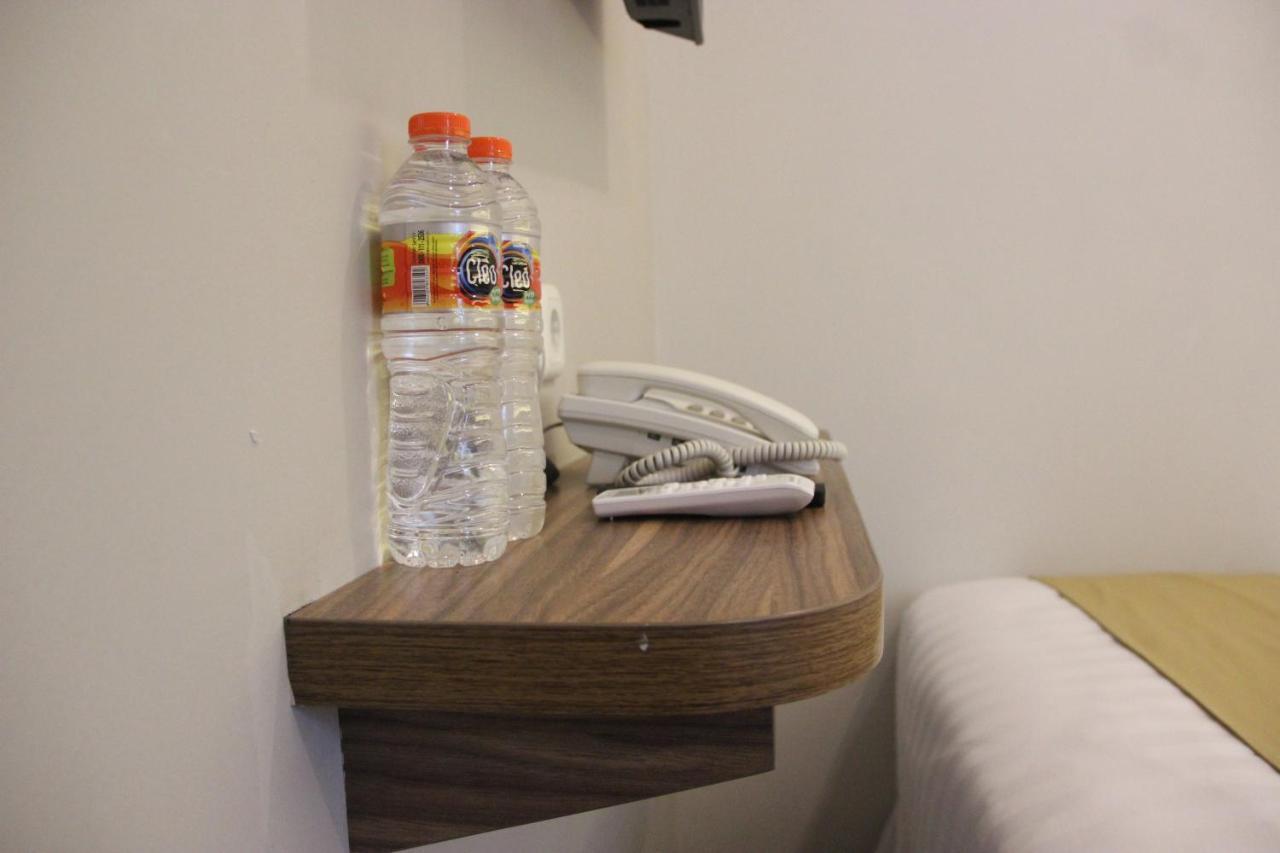 Front One Cabin Malioboro Jogja 日惹 外观 照片