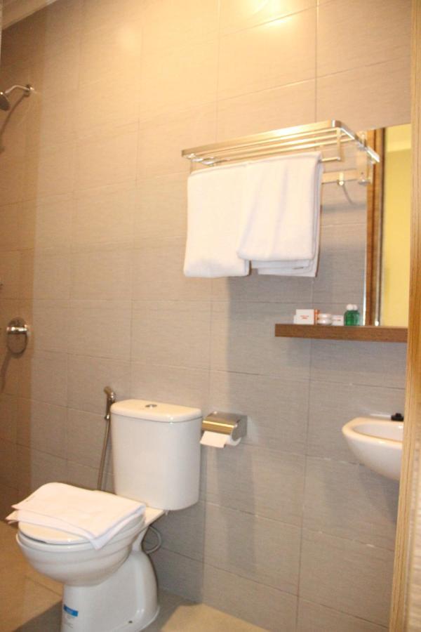 Front One Cabin Malioboro Jogja 日惹 外观 照片