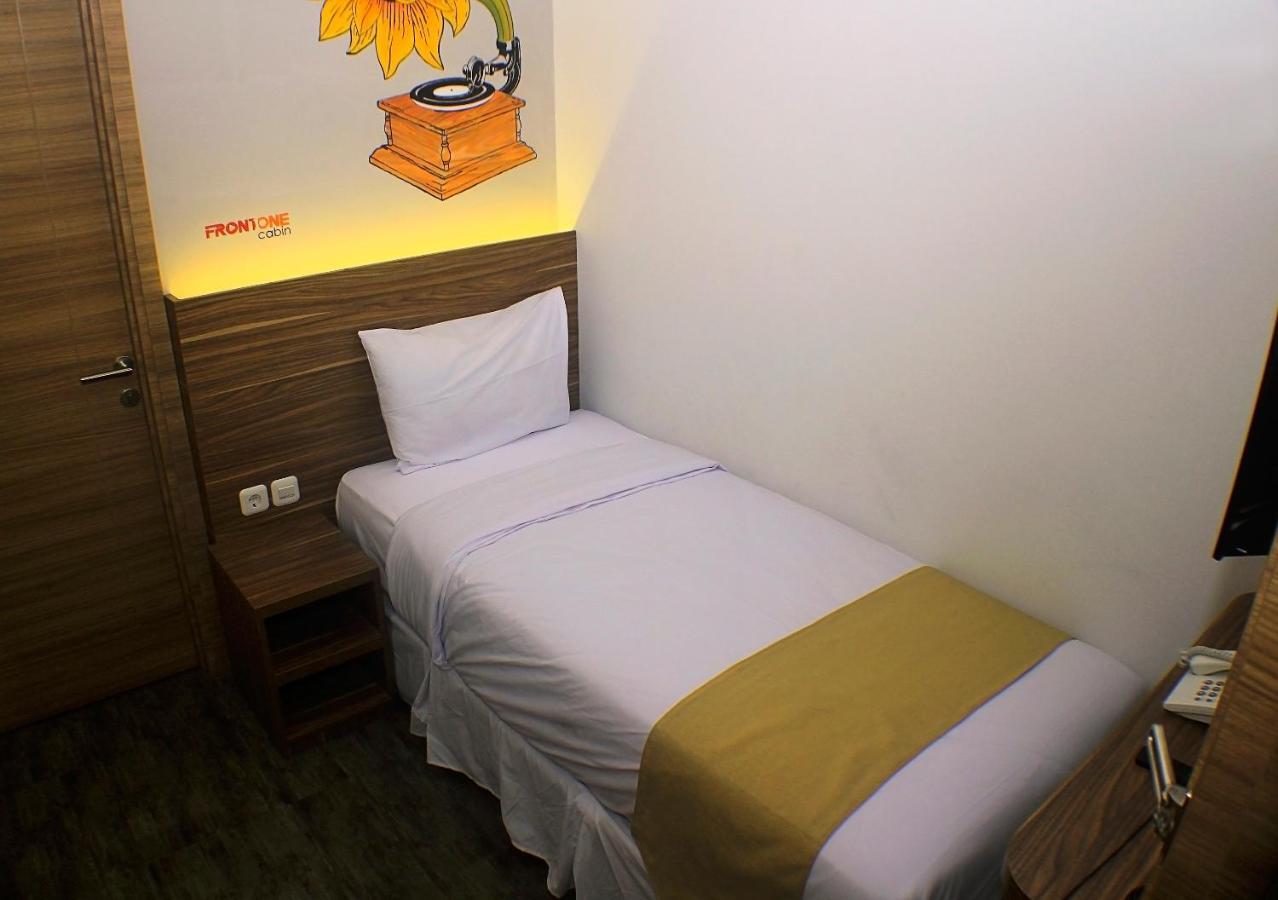 Front One Cabin Malioboro Jogja 日惹 外观 照片
